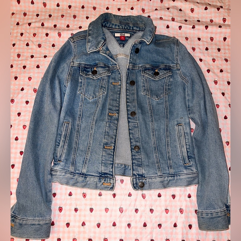 Tommy Hilfiger women’s embroidered denim jacket